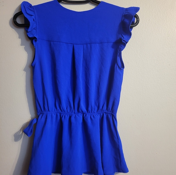 Blue wrap blouse with ruffled sleeves/ Blouse cache-coeur bleu manche à volant - Picture 4 of 6